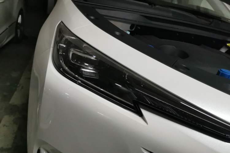 Used CHANGAN UNI-K 2023 2.0T All-Wheel-Drive Enjoyment Version Right Front Headlight
