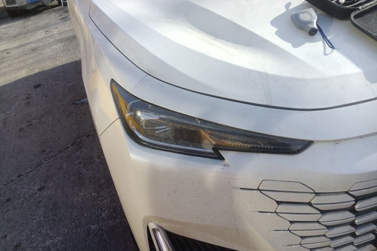 Used CHANGAN UNI-K 2023 2.0T Two-Wheel Drive YueShang Trim Right Front Headlight
