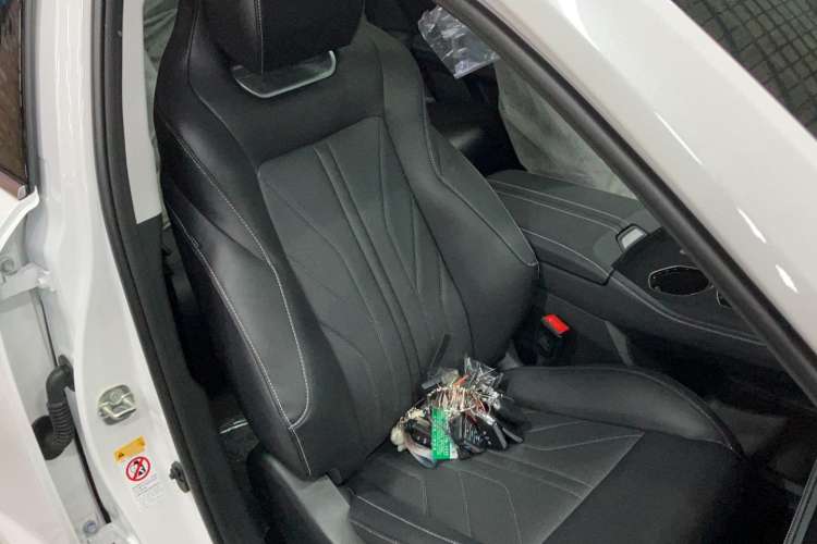 Used CHANGAN UNI-K 2023 2.0T Two-Wheel Drive YueShang Trim Right Front Seat