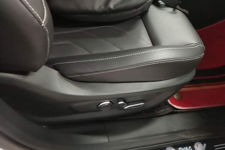 Used CHANGAN UNI-K 2023 2.0T Two-Wheel Drive YueShang Trim Right Front Seat