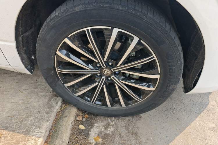 Used CHANGAN UNI-K 2023 2.0T Two-Wheel Drive Enjoyment Version Right Front Wheel Hub