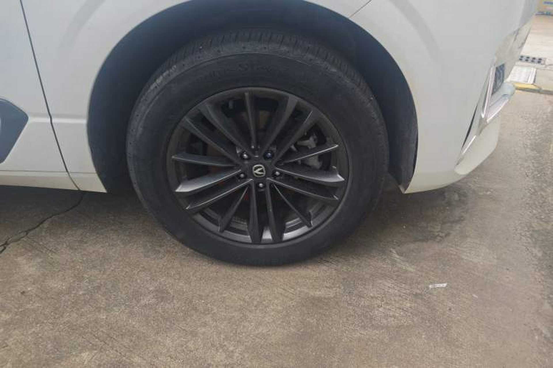 Used CHANGAN UNI-K 2023 2.0T Two-Wheel Drive YueShang Trim Right Front Wheel Hub