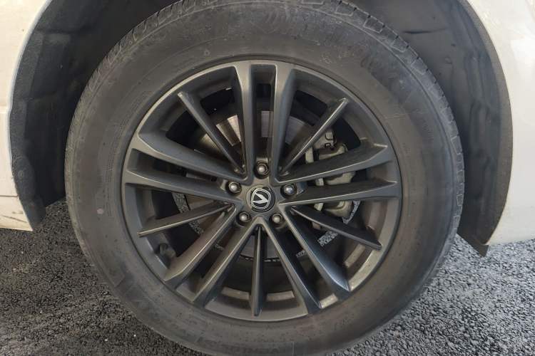 Used CHANGAN UNI-K 2023 2.0T Two-Wheel Drive YueShang Trim Right Front Wheel Hub