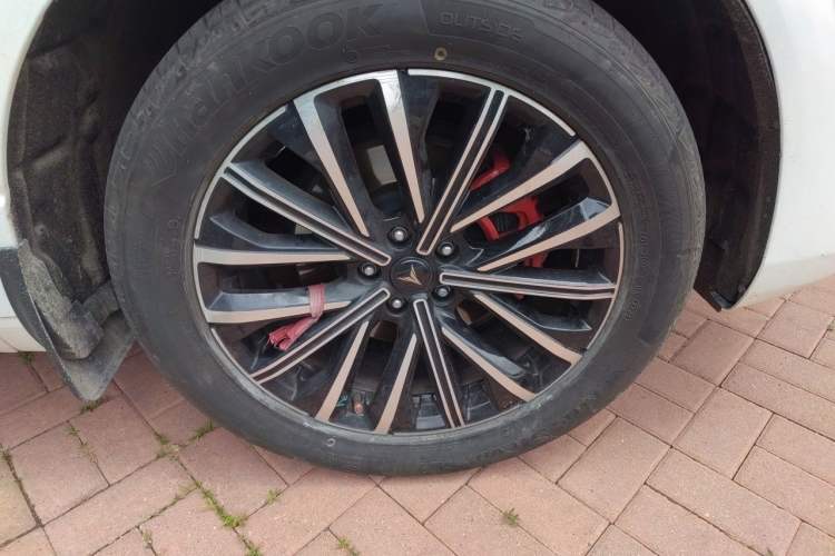 Used CHANGAN UNI-K 2023 2.0T All-Wheel-Drive Enjoyment Version Right Front Wheel Hub