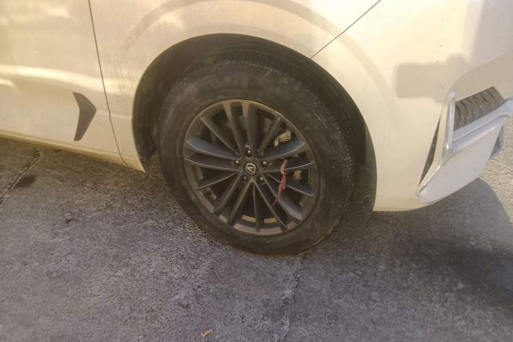 Used CHANGAN UNI-K 2023 2.0T Two-Wheel Drive YueShang Trim Right Front Wheel Hub