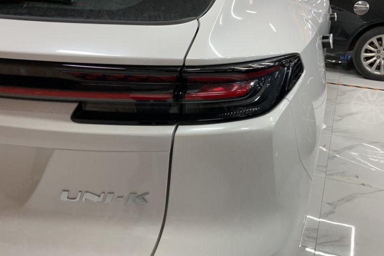 Used CHANGAN UNI-K 2023 2.0T Two-Wheel Drive YueShang Trim Right Rear Taillight