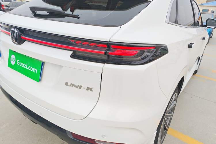 Used CHANGAN UNI-K 2023 2.0T Two-Wheel Drive Yue Ling Trim Right Rear Taillight