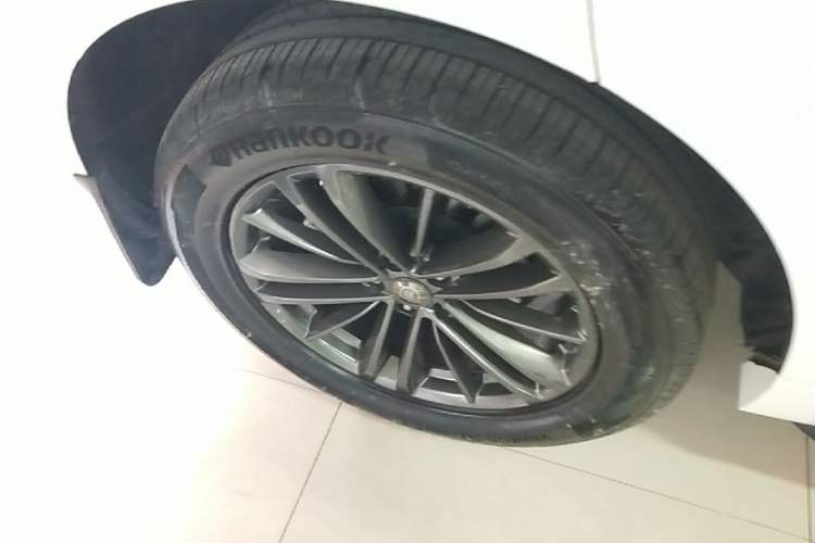Used CHANGAN UNI-K 2023 2.0T Two-Wheel Drive YueShang Trim Right Rear Wheel Hub