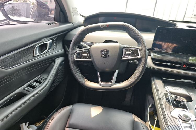 Used CHANGAN UNI-K 2023 2.0T Two-Wheel Drive Enjoyment Version Steering Wheel
