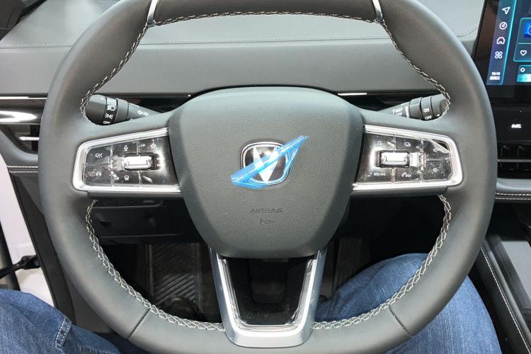 Used CHANGAN UNI-K 2023 2.0T Two-Wheel Drive YueShang Trim Steering Wheel