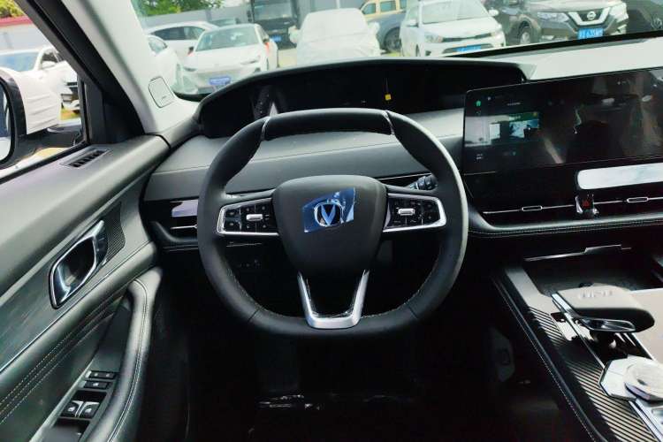 Used CHANGAN UNI-K 2023 2.0T Two-Wheel Drive YueShang Trim Steering Wheel