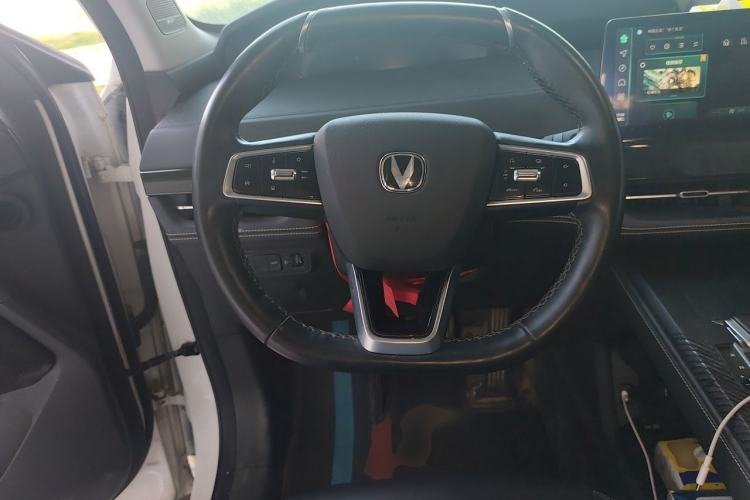 Used CHANGAN UNI-K 2023 2.0T Two-Wheel Drive YueShang Trim Steering Wheel