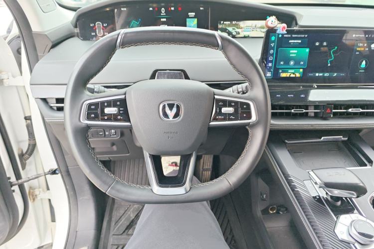 Used CHANGAN UNI-K 2023 2.0T Two-Wheel Drive Yue Ling Trim Steering Wheel