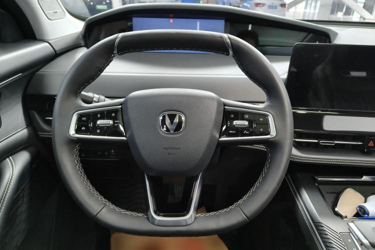 Used CHANGAN UNI-K 2023 2.0T Two-Wheel Drive YueShang Trim Steering Wheel