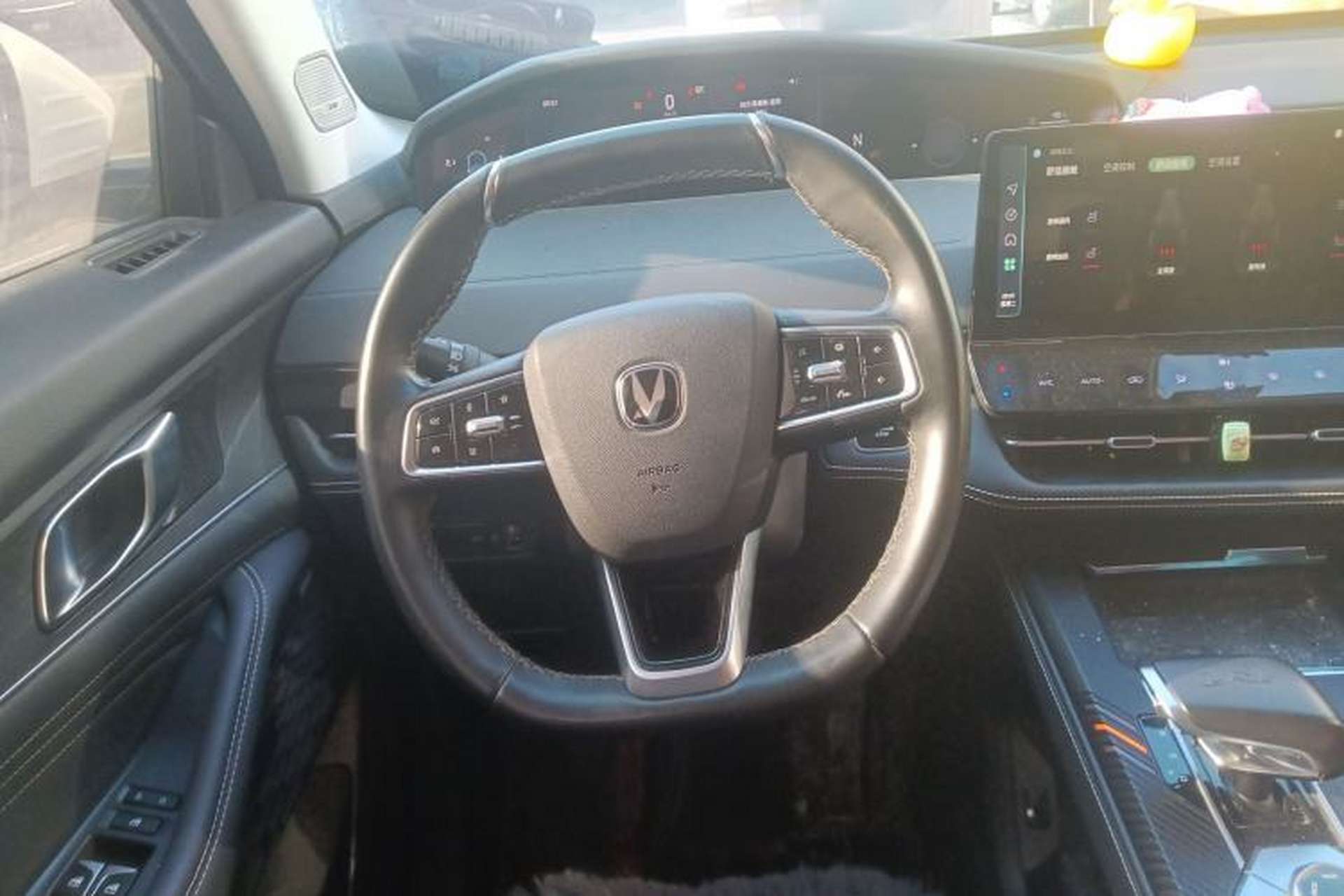 Used CHANGAN UNI-K 2023 2.0T Two-Wheel Drive YueShang Trim Steering Wheel