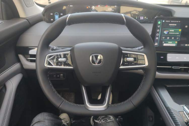 Used CHANGAN UNI-K 2023 2.0T Two-Wheel Drive YueShang Trim Steering Wheel