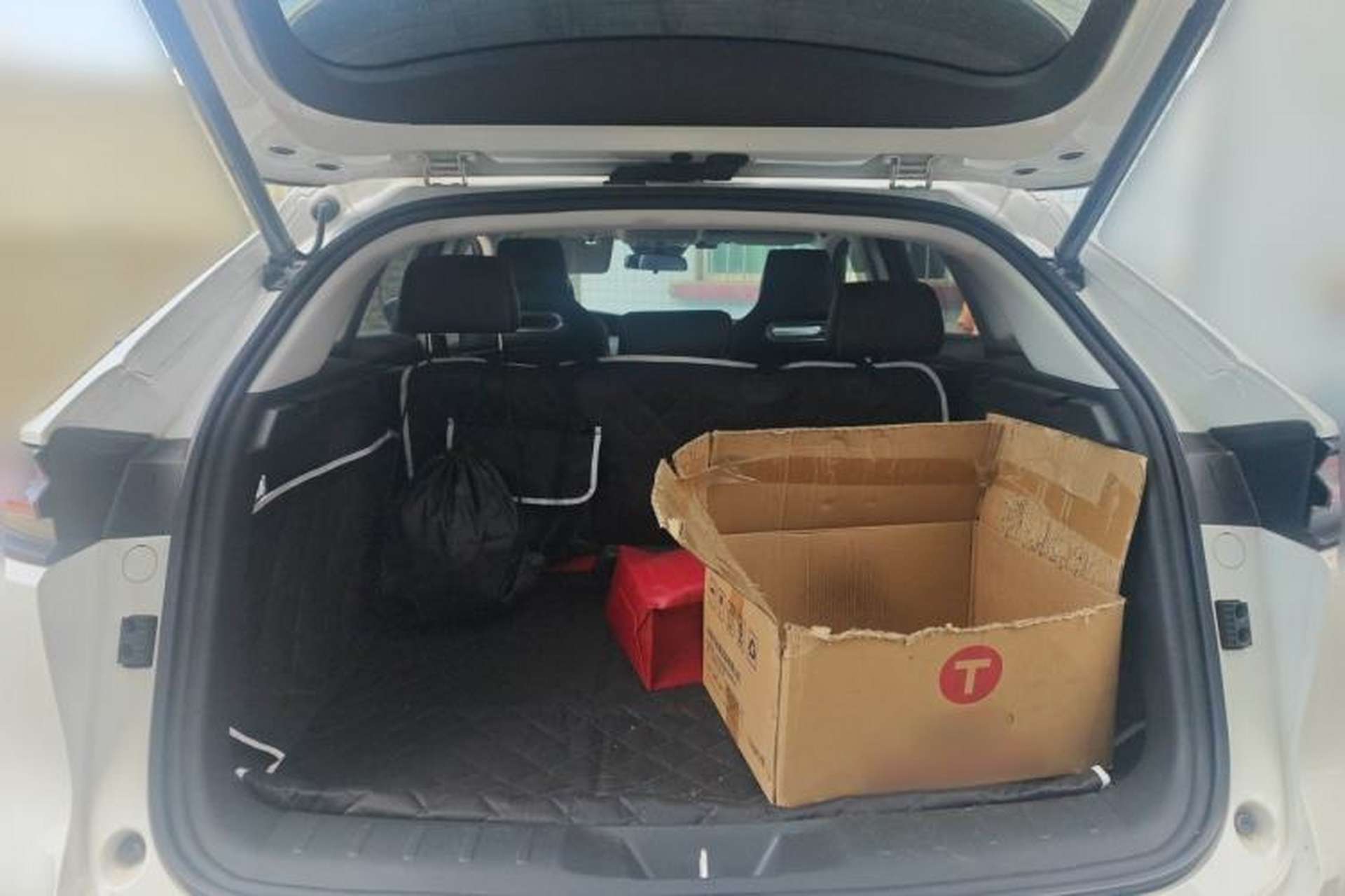 Used CHANGAN UNI-K 2023 2.0T Two-Wheel Drive YueShang Trim Trunk