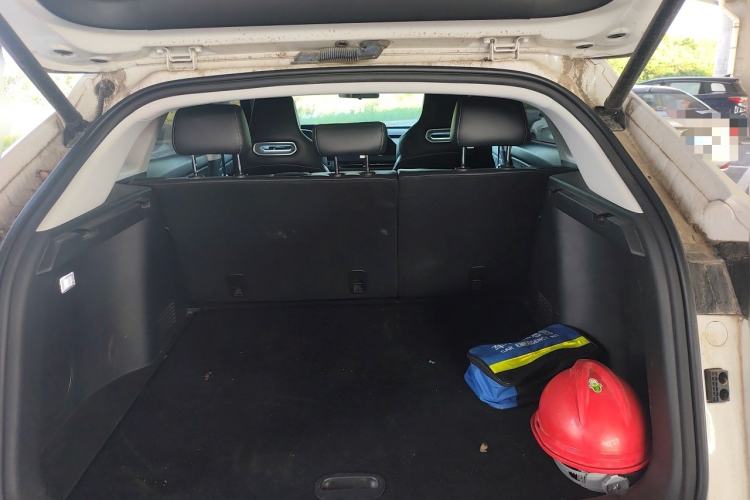 Used CHANGAN UNI-K 2023 2.0T Two-Wheel Drive YueShang Trim Trunk