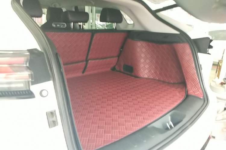 Used CHANGAN UNI-K 2023 2.0T Two-Wheel Drive YueShang Trim Trunk