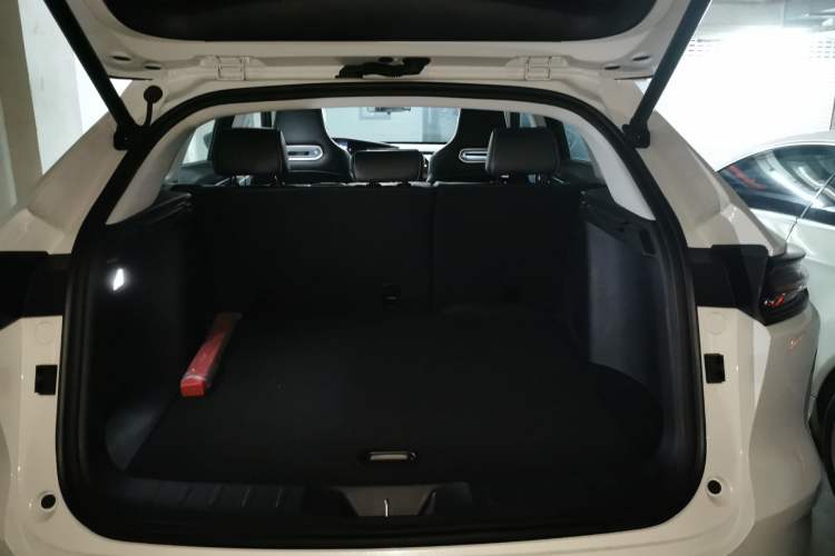 Used CHANGAN UNI-K 2023 2.0T All-Wheel-Drive Enjoyment Version Trunk