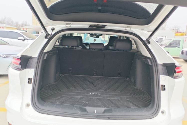 Used CHANGAN UNI-K 2023 2.0T Two-Wheel Drive Yue Ling Trim Trunk