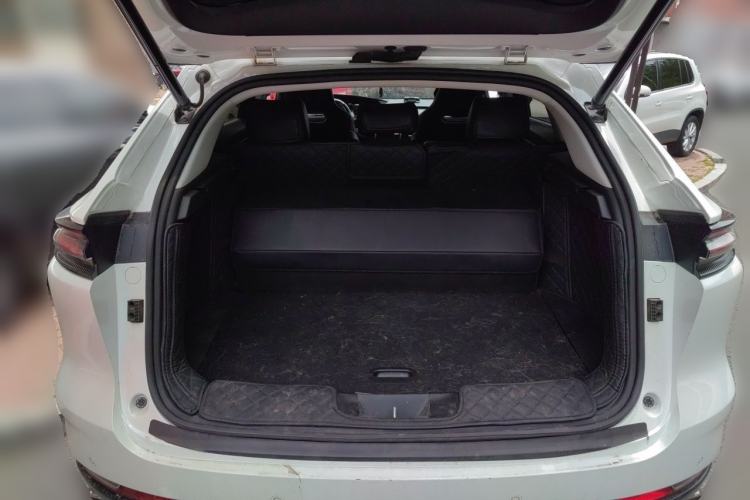 Used CHANGAN UNI-K 2023 2.0T All-Wheel-Drive Enjoyment Version Trunk