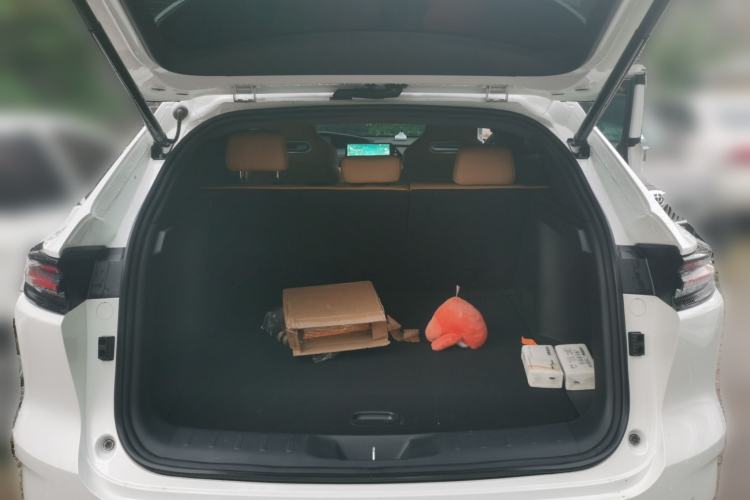 Used CHANGAN UNI-K 2023 2.0T Two-Wheel Drive Enjoyment Version Trunk