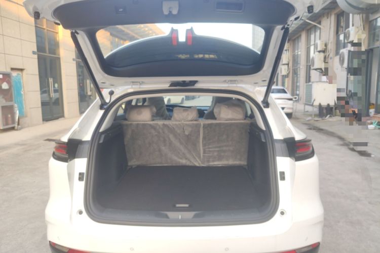Used CHANGAN UNI-K 2023 2.0T Two-Wheel Drive YueShang Trim Trunk