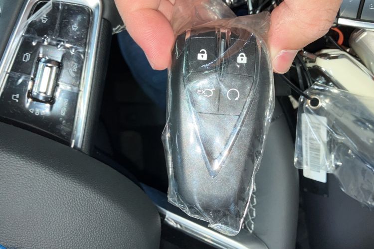Used CHANGAN UNI-K 2023 2.0T Two-Wheel Drive YueShang Trim Vehicle Key