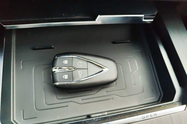Used CHANGAN UNI-K 2023 2.0T Two-Wheel Drive YueShang Trim Vehicle Key