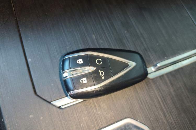 Used CHANGAN UNI-K 2023 2.0T Two-Wheel Drive YueShang Trim Vehicle Key