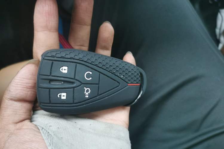 Used CHANGAN UNI-K 2023 2.0T Two-Wheel Drive Enjoyment Version Vehicle Key