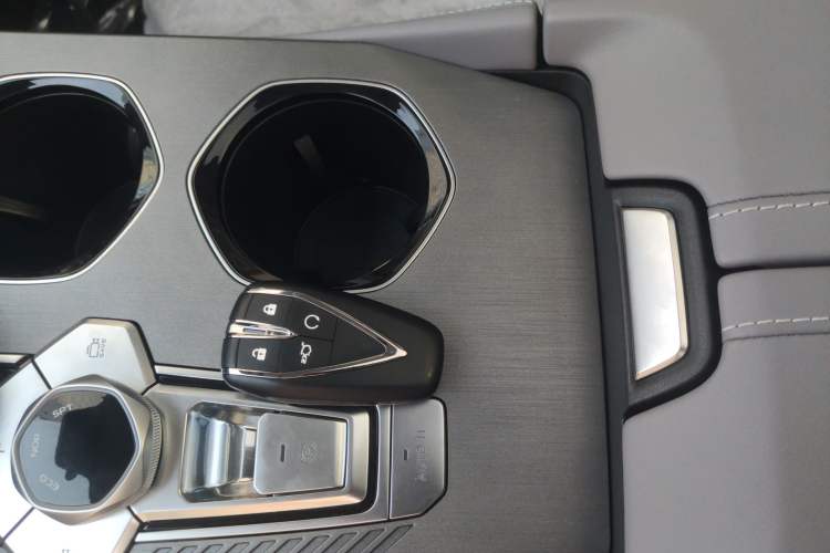 Used CHANGAN UNI-K 2023 2.0T Two-Wheel Drive YueShang Trim Vehicle Key