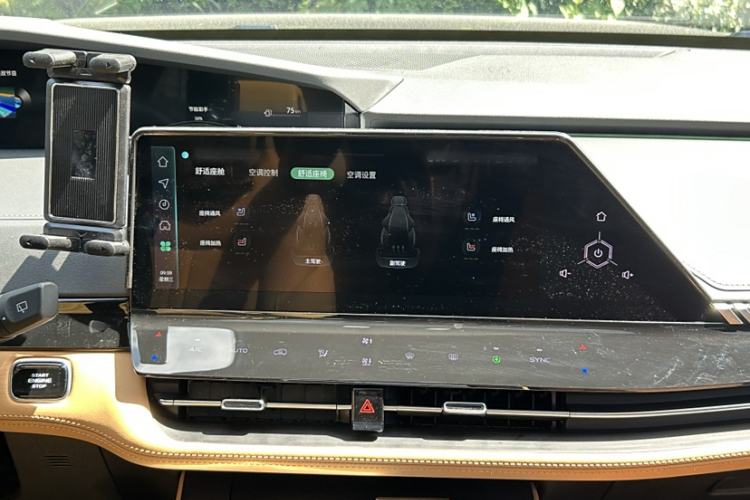 Used CHANGAN UNI-K 2024 2.0T Two-Wheel Drive Enjoyment Version Audio And AC Panel