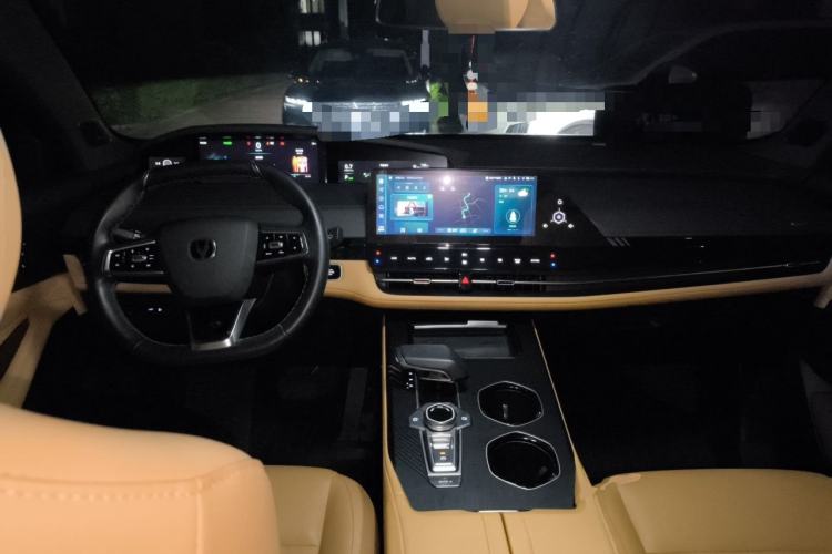 Used CHANGAN UNI-K 2024 2.0T Two-Wheel Drive Global Edition Center Console