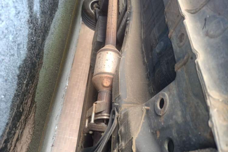 Used CHANGAN UNI-K 2024 2.0T Two-Wheel Drive YueShang Trim Chassis Front Right
