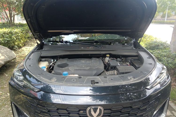 Used CHANGAN UNI-K 2024 2.0T Two-Wheel Drive YueShang Trim Engine Bay