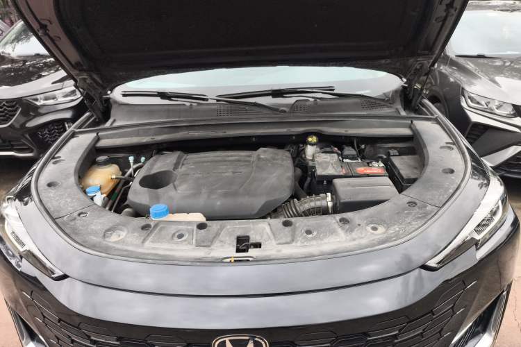 Used CHANGAN UNI-K 2024 2.0T Two-Wheel Drive YueShang Trim Engine Bay