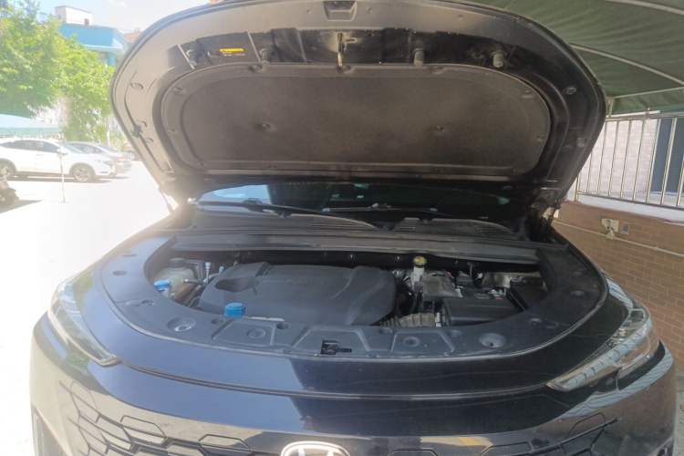 Used CHANGAN UNI-K 2024 2.0T Two-Wheel Drive YueShang Trim Engine Bay