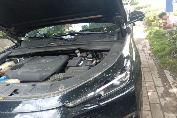 Used CHANGAN UNI-K 2024 2.0T Two-Wheel Drive YueShang Trim Engine Bay Left