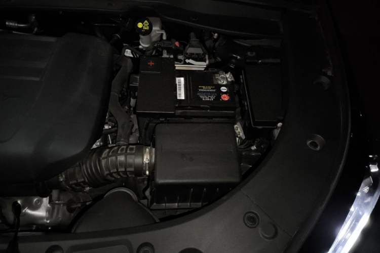 Used CHANGAN UNI-K 2024 2.0T Two-Wheel Drive Global Edition Engine Bay Left