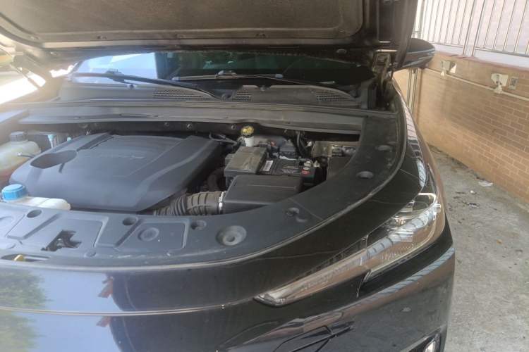 Used CHANGAN UNI-K 2024 2.0T Two-Wheel Drive YueShang Trim Engine Bay Left