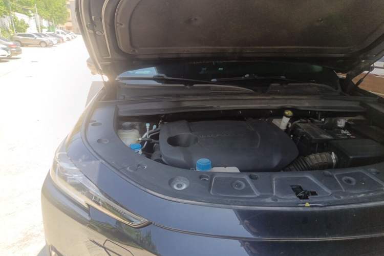 Used CHANGAN UNI-K 2024 2.0T Two-Wheel Drive YueShang Trim Engine Bay Right