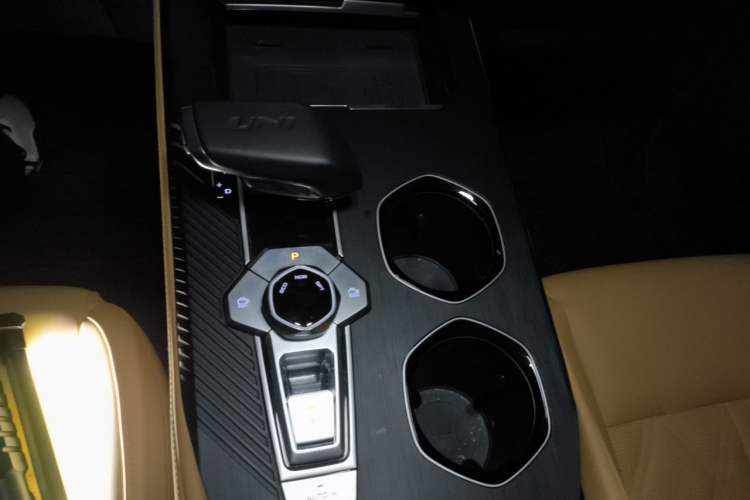 Used CHANGAN UNI-K 2024 2.0T Two-Wheel Drive Global Edition Gear Lever