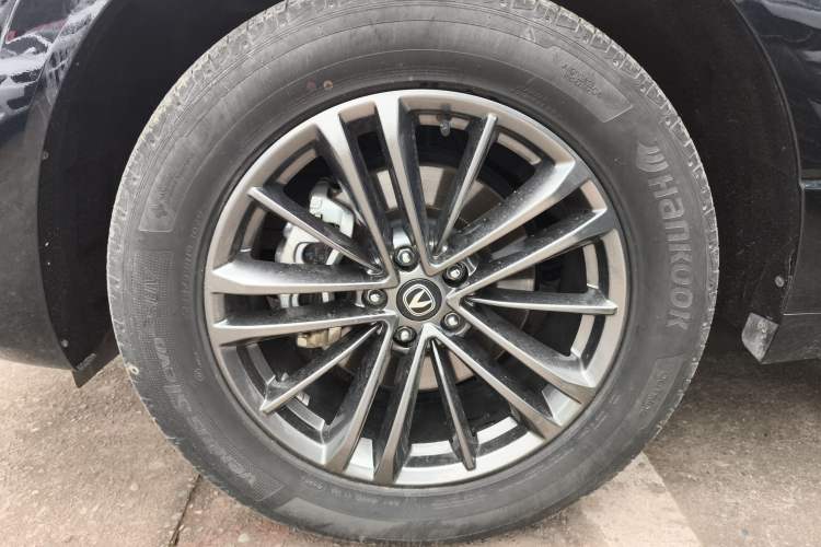 Used CHANGAN UNI-K 2024 2.0T Two-Wheel Drive YueShang Trim Left Front Wheel Hub