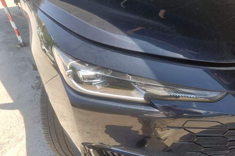 Used CHANGAN UNI-K 2024 2.0T Two-Wheel Drive YueShang Trim Right Front Headlight