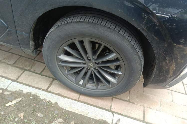 Used CHANGAN UNI-K 2024 2.0T Two-Wheel Drive YueShang Trim Right Front Wheel Hub