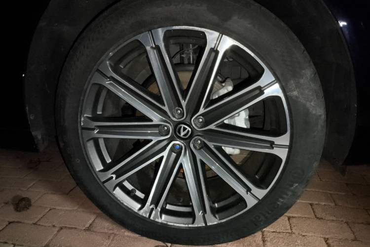 Used CHANGAN UNI-K 2024 2.0T Two-Wheel Drive Global Edition Right Front Wheel Hub