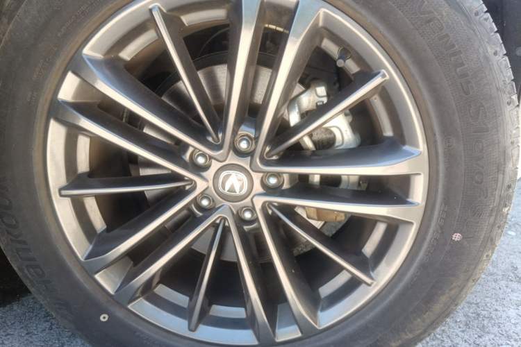 Used CHANGAN UNI-K 2024 2.0T Two-Wheel Drive YueShang Trim Right Front Wheel Hub