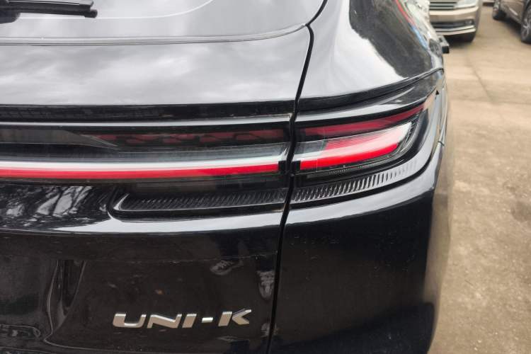 Used CHANGAN UNI-K 2024 2.0T Two-Wheel Drive YueShang Trim Right Rear Taillight